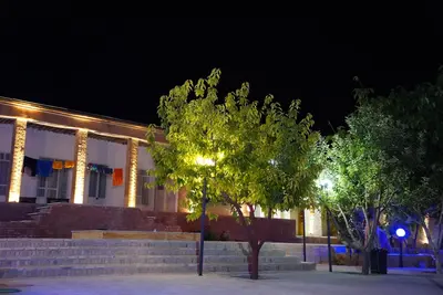 بومگردی خونه ایوونی - واحد قالی