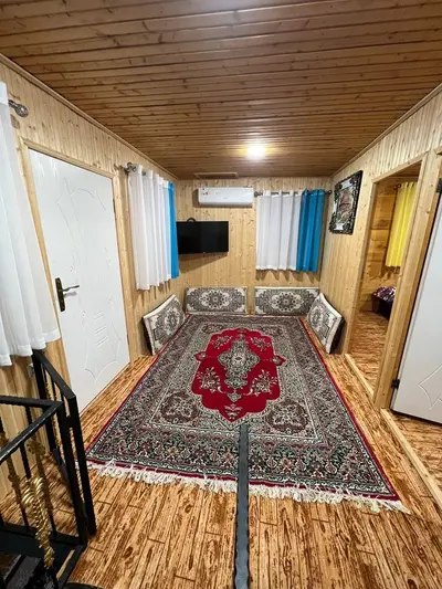 کلبه دوخوابه چوبی سیاهمرد