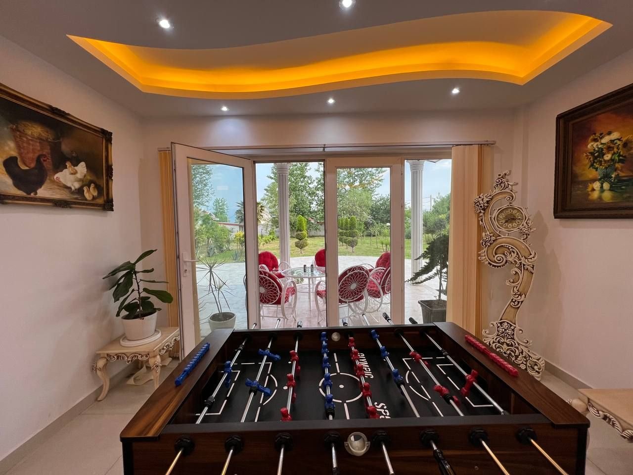 ویلا چهارخوابه استخردار آبگرم جنگلی باغ سفید