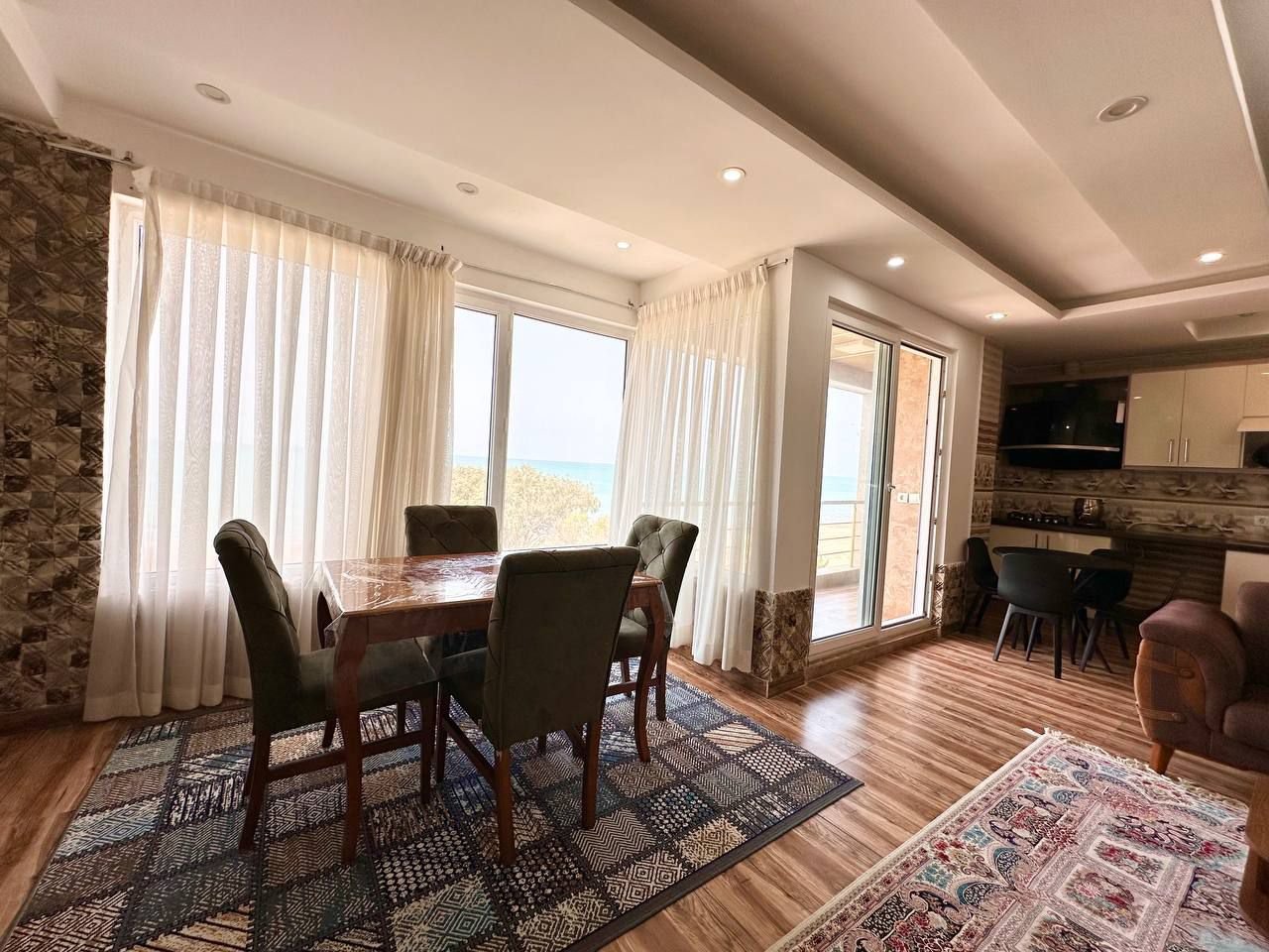 دوخوابه لاولی روم دریا واحد ۴۰۲