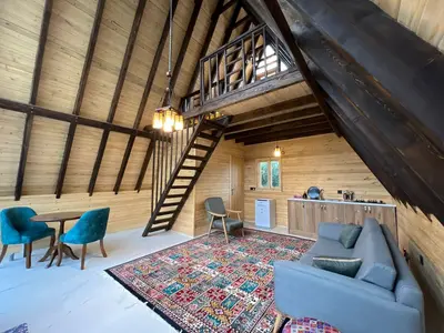 کلبه یک خوابه جنگلی تیامو ماه عسل