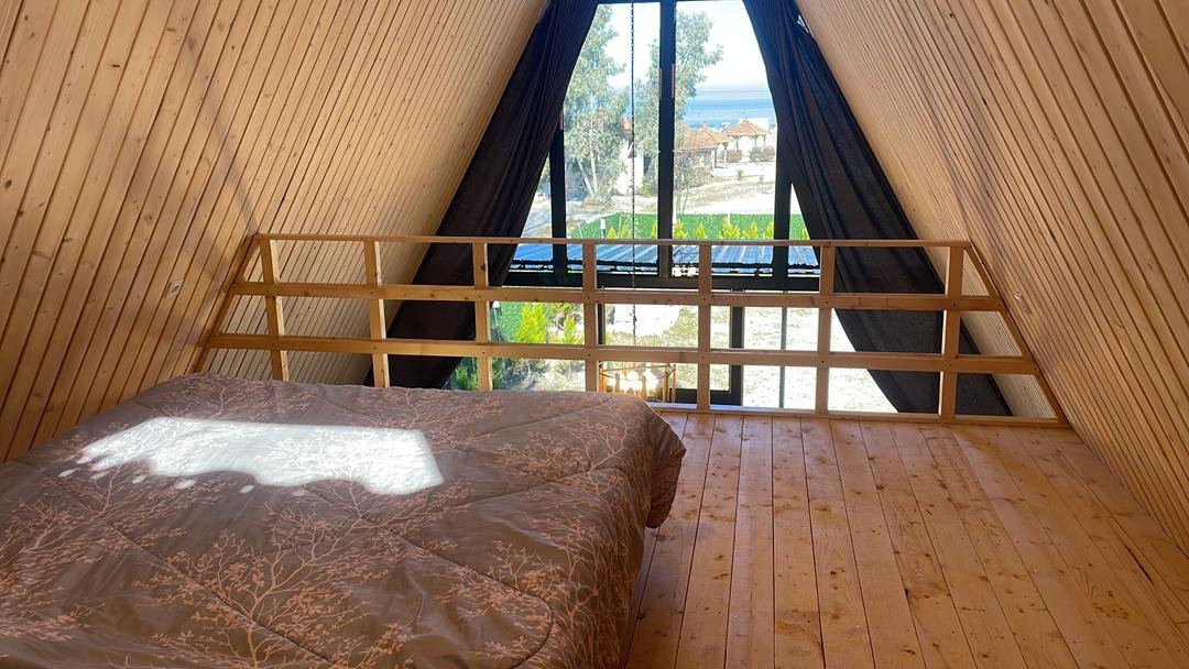 کلبه یک خوابه سوئیسی لاولی روم متل قو 1