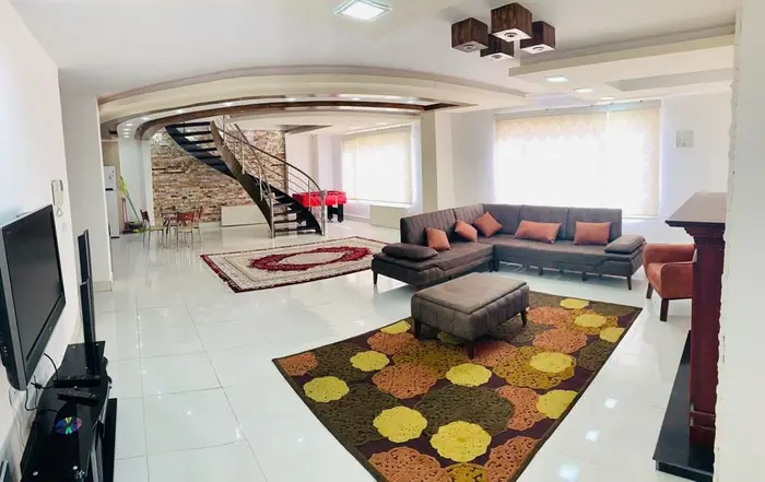 سه خوابه- استخر آبگرم لاکچری