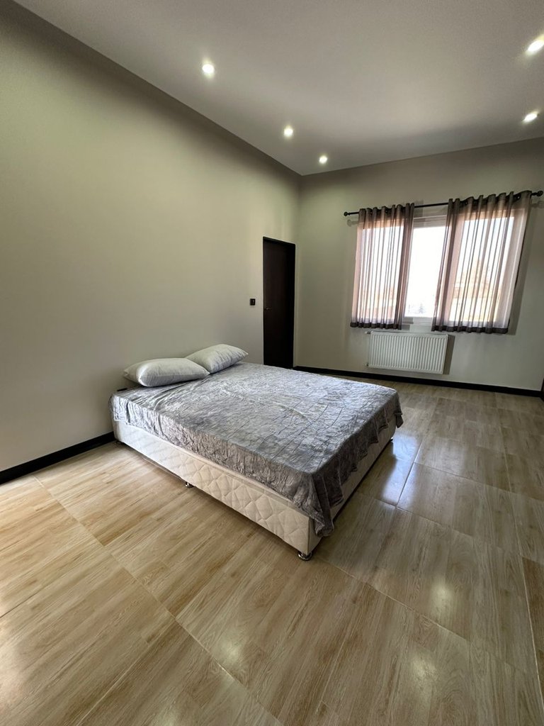 سه خوابه استخردار النا