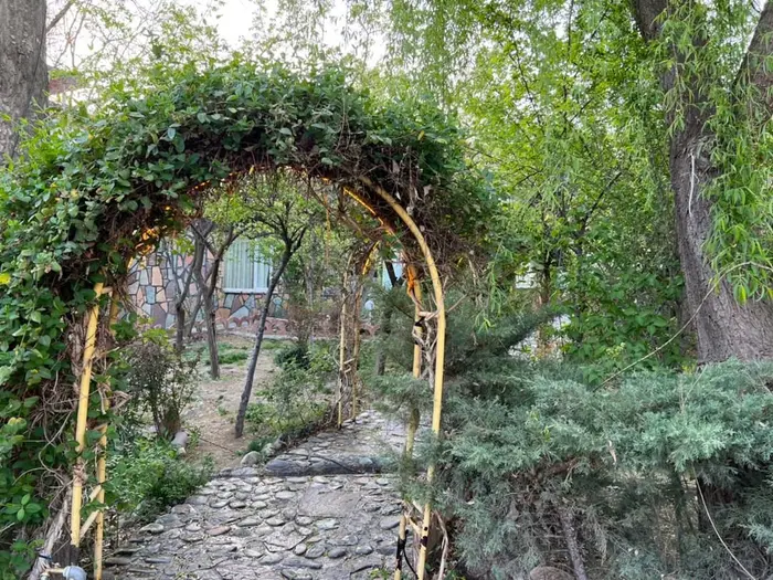 دوخوابه استخردار جاده آغشت