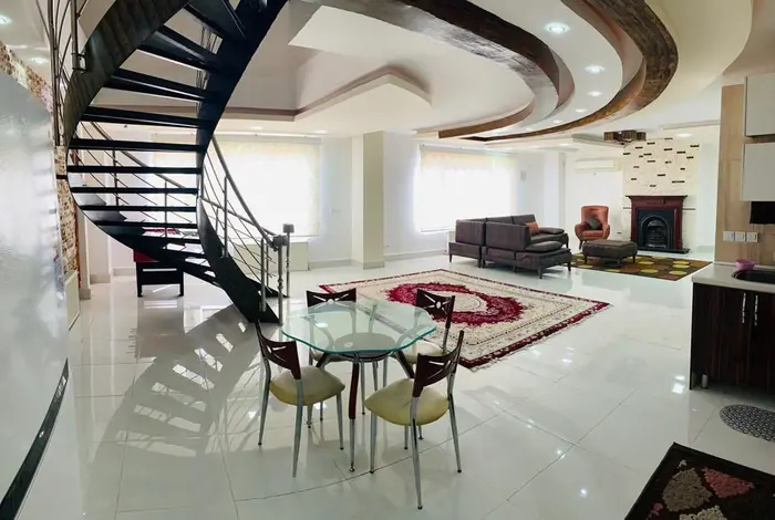 سه خوابه- استخر آبگرم لاکچری