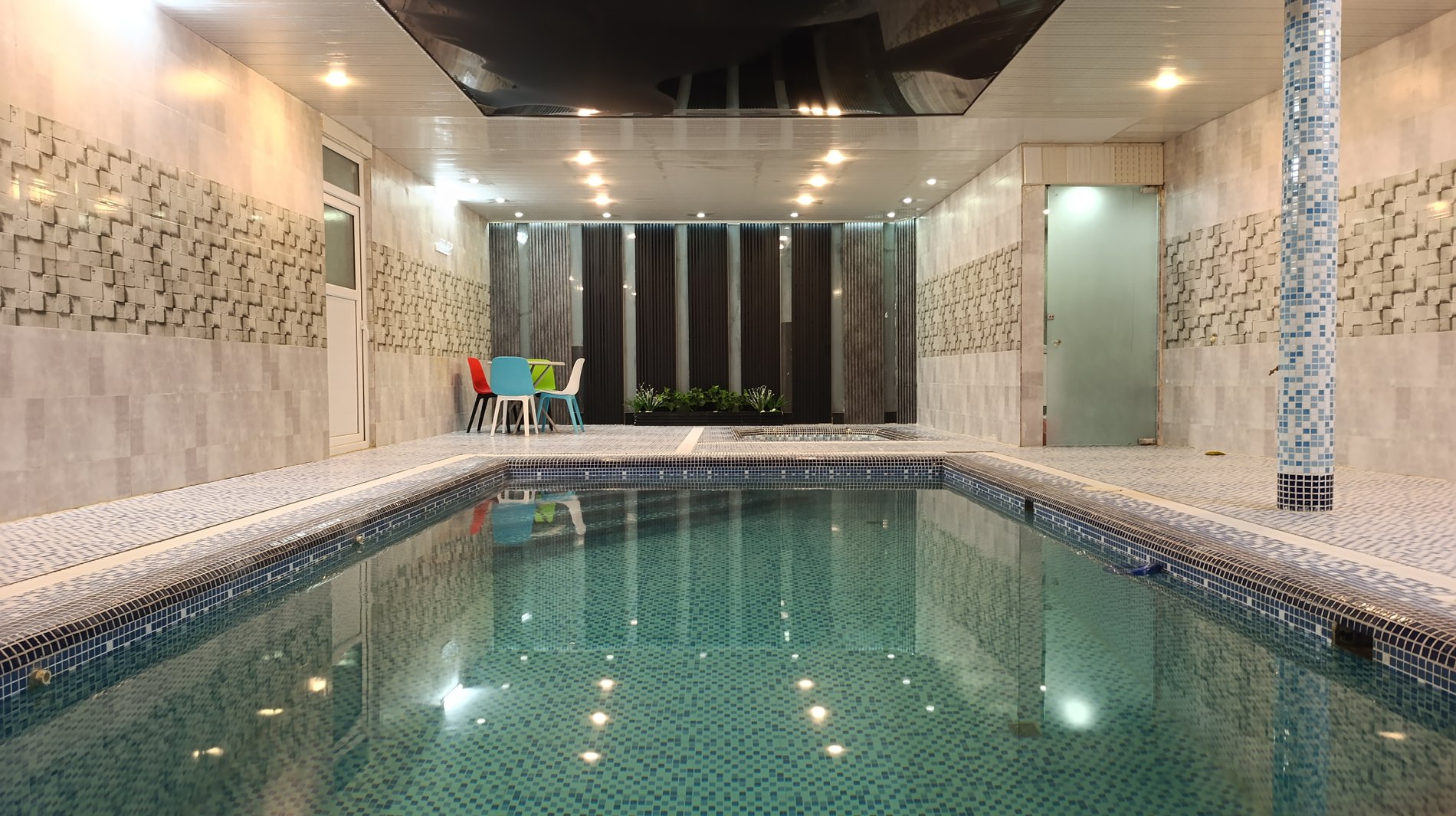 ویلا دوخوابه استخردار آبگرم خانه سفید