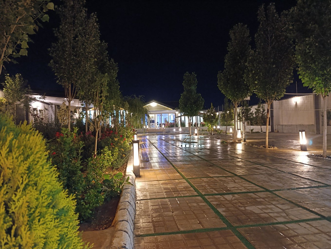 ویلا دوخوابه استخردار آبگرم خانه سفید