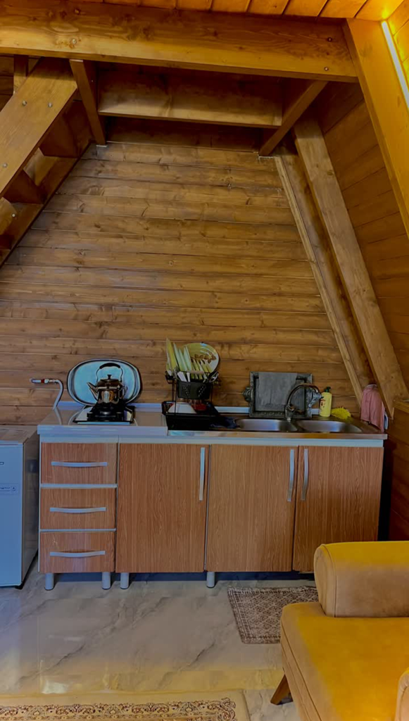 کلبه یک خوابه سوئیسی جکوزی دار بهشت پدری