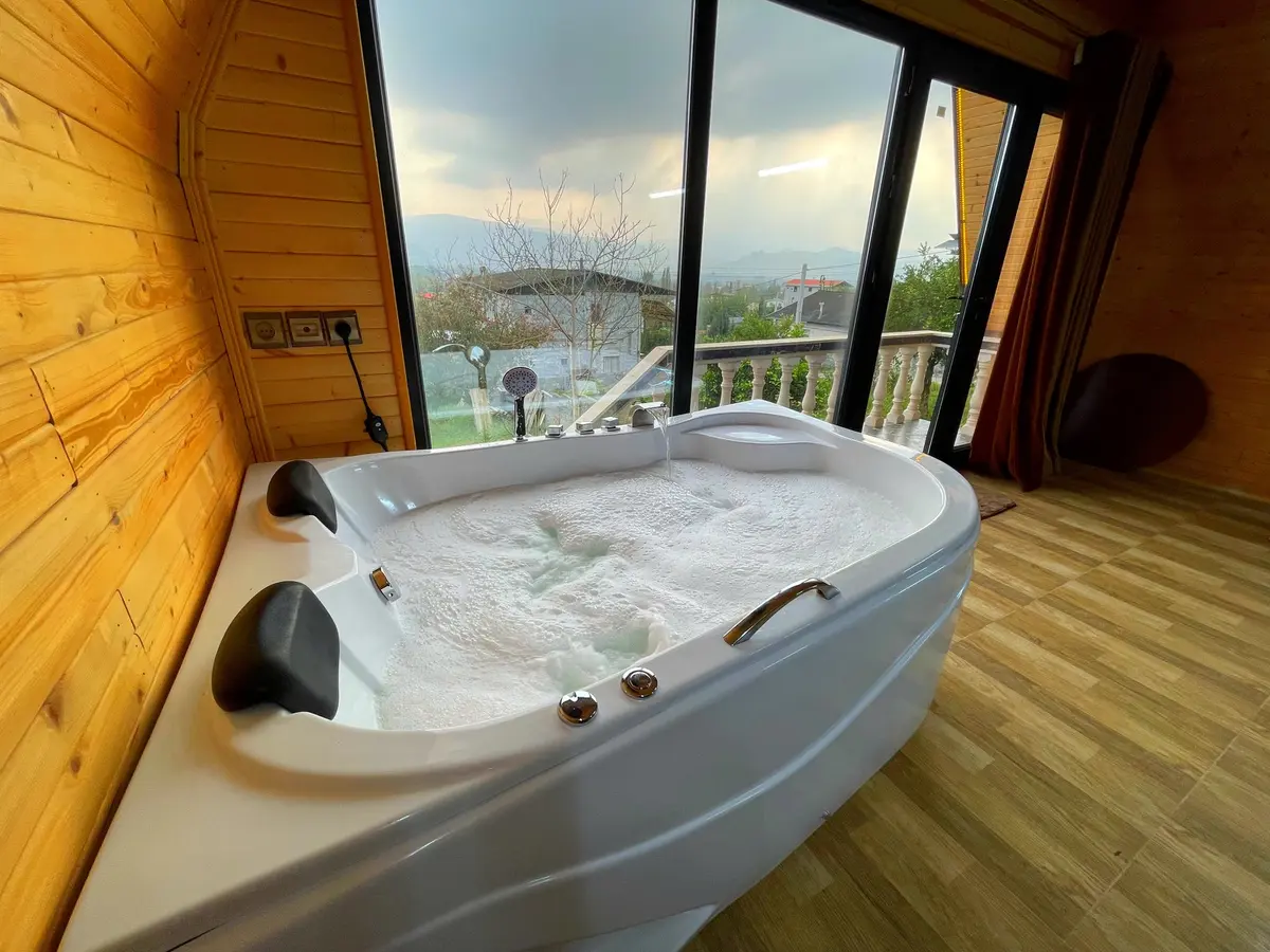 کلبه یک خوابه سوئیسی جکوزی دار بهشت پدری ۲