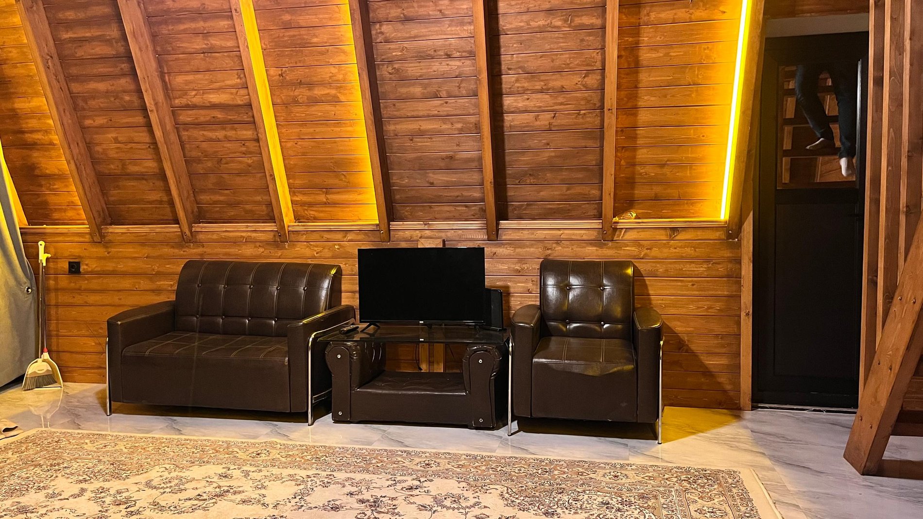 کلبه یک خوابه سوئیسی جکوزی دار بهشت پدری