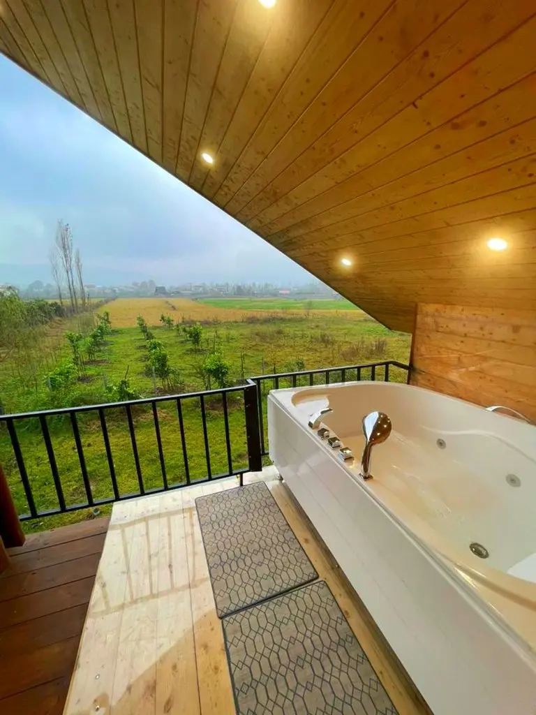 کلبه یک خوابه چوبی جکوزی دار بهشت پدری واحد وَند