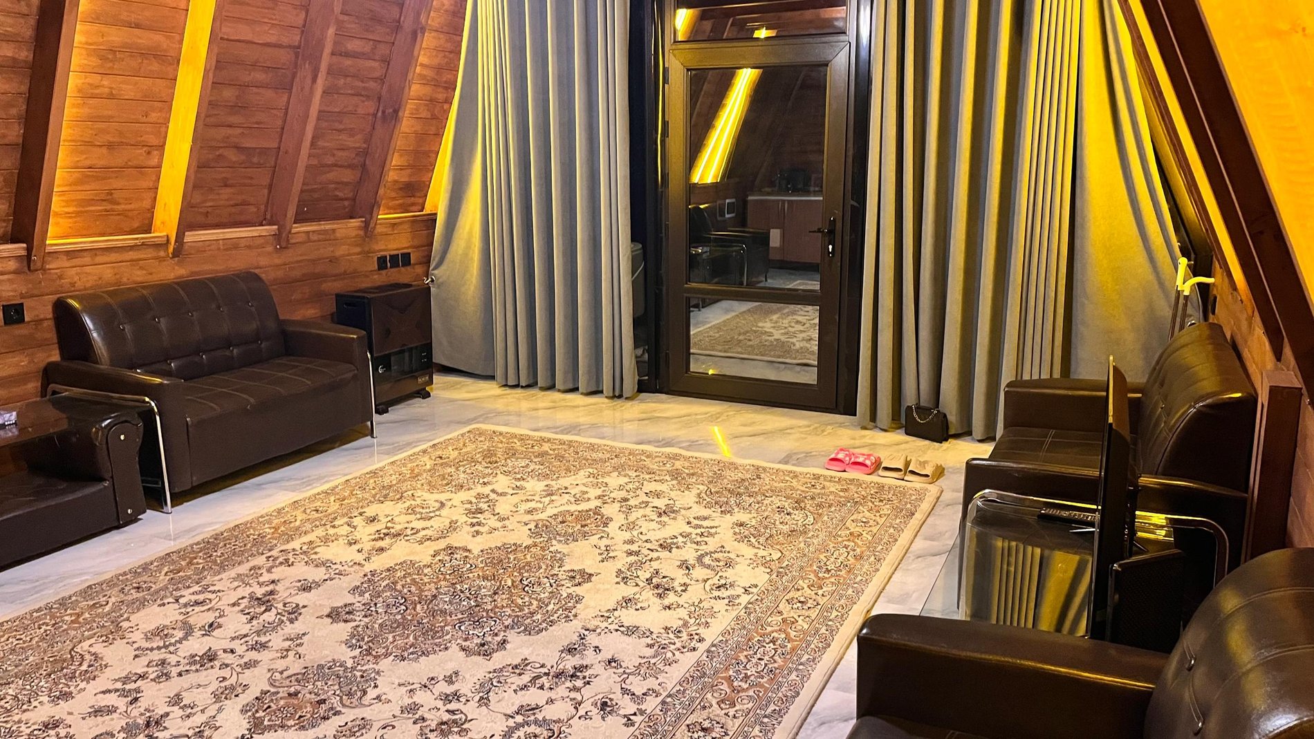 کلبه یک خوابه سوئیسی جکوزی دار بهشت پدری