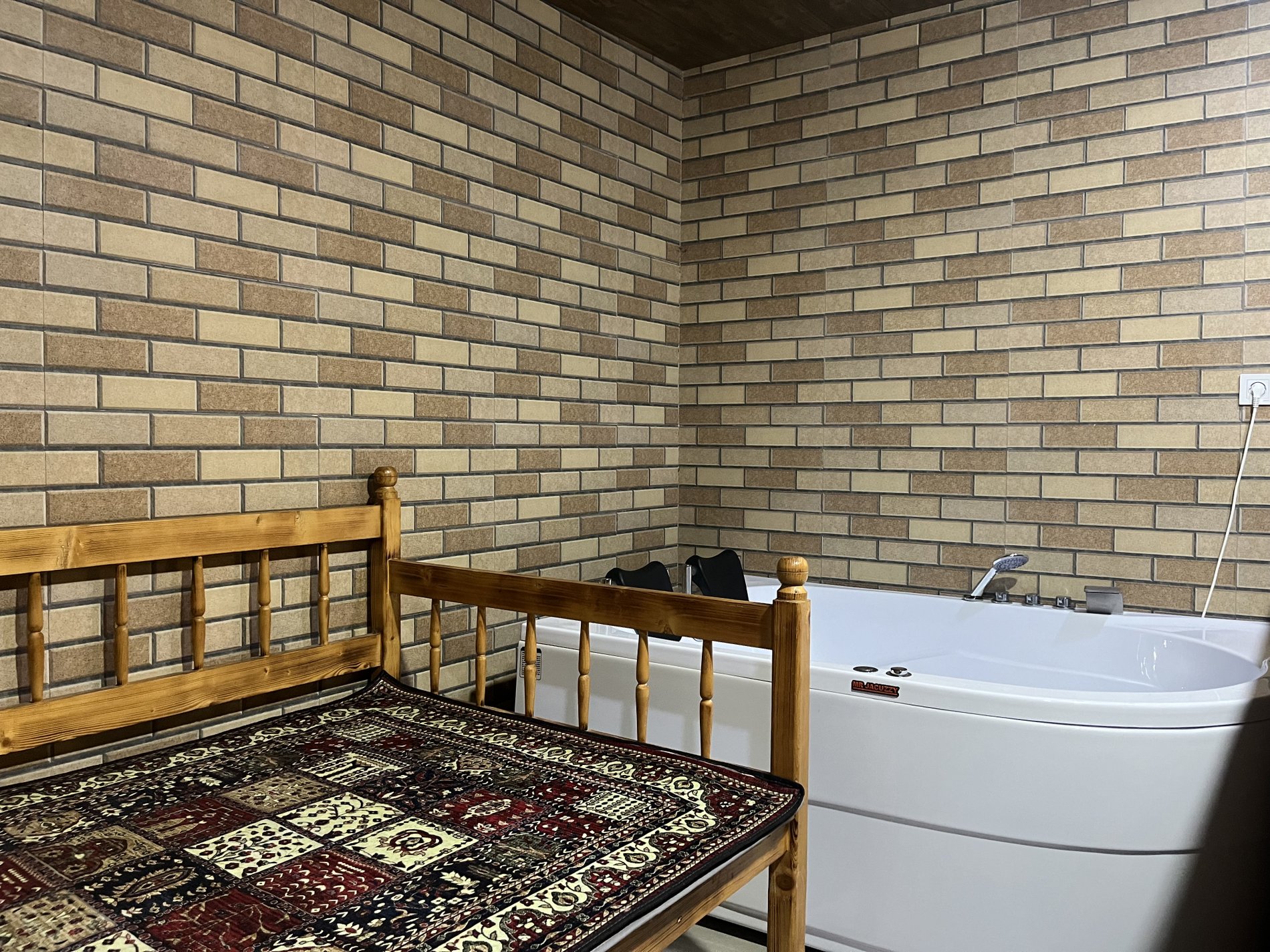 کلبه یک خوابه سوئیسی جکوزی دار بهشت پدری افرا