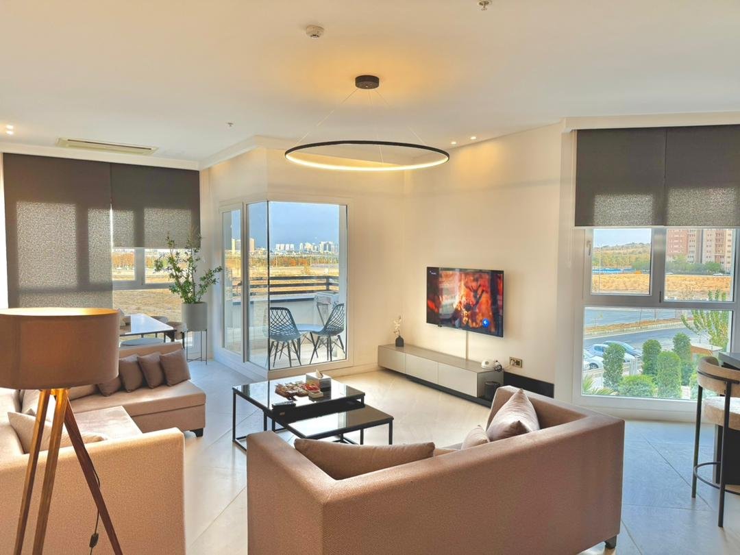 آپارتمان دوخوابه برج دریاچه