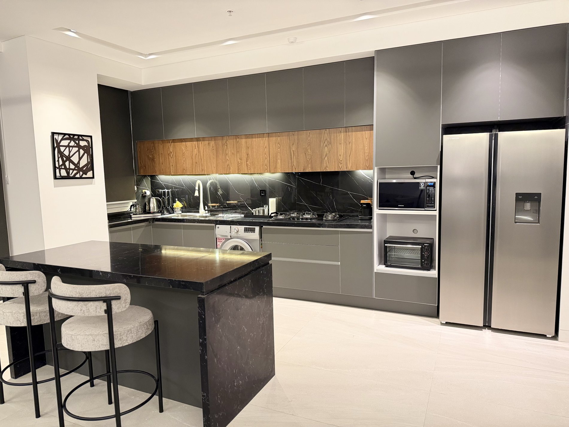 آپارتمان دوخوابه برج دریاچه