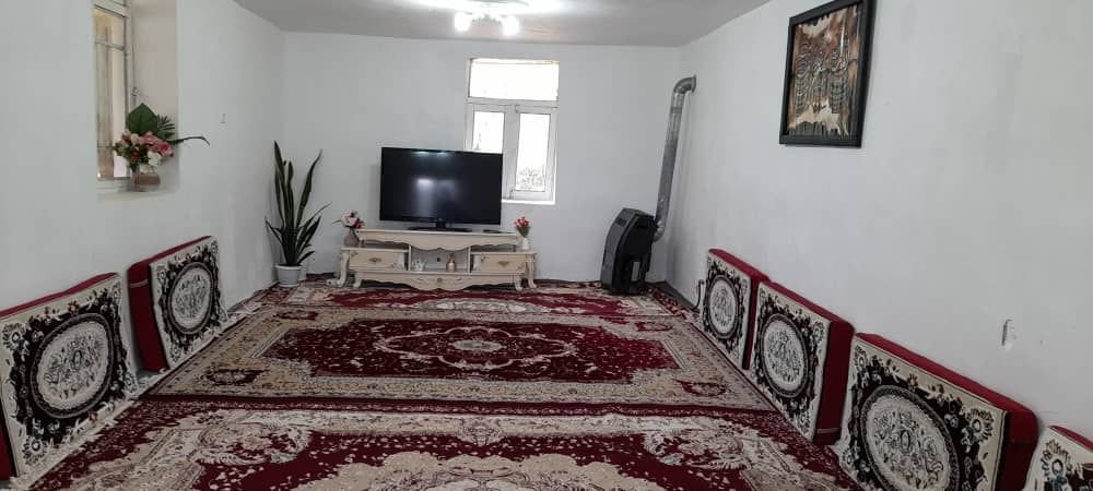 ویلا یک خوابه جنگلی بام سبز بهاری