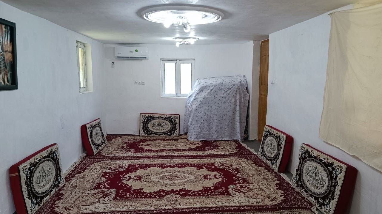 ویلا یک خوابه جنگلی بام سبز بهاری