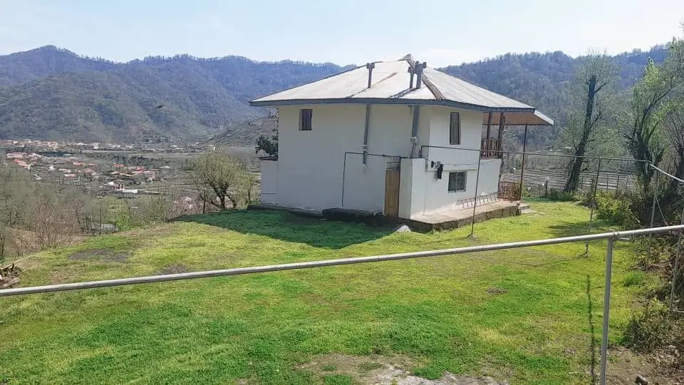 یک خوابه جنگلی بام سبز بهاری