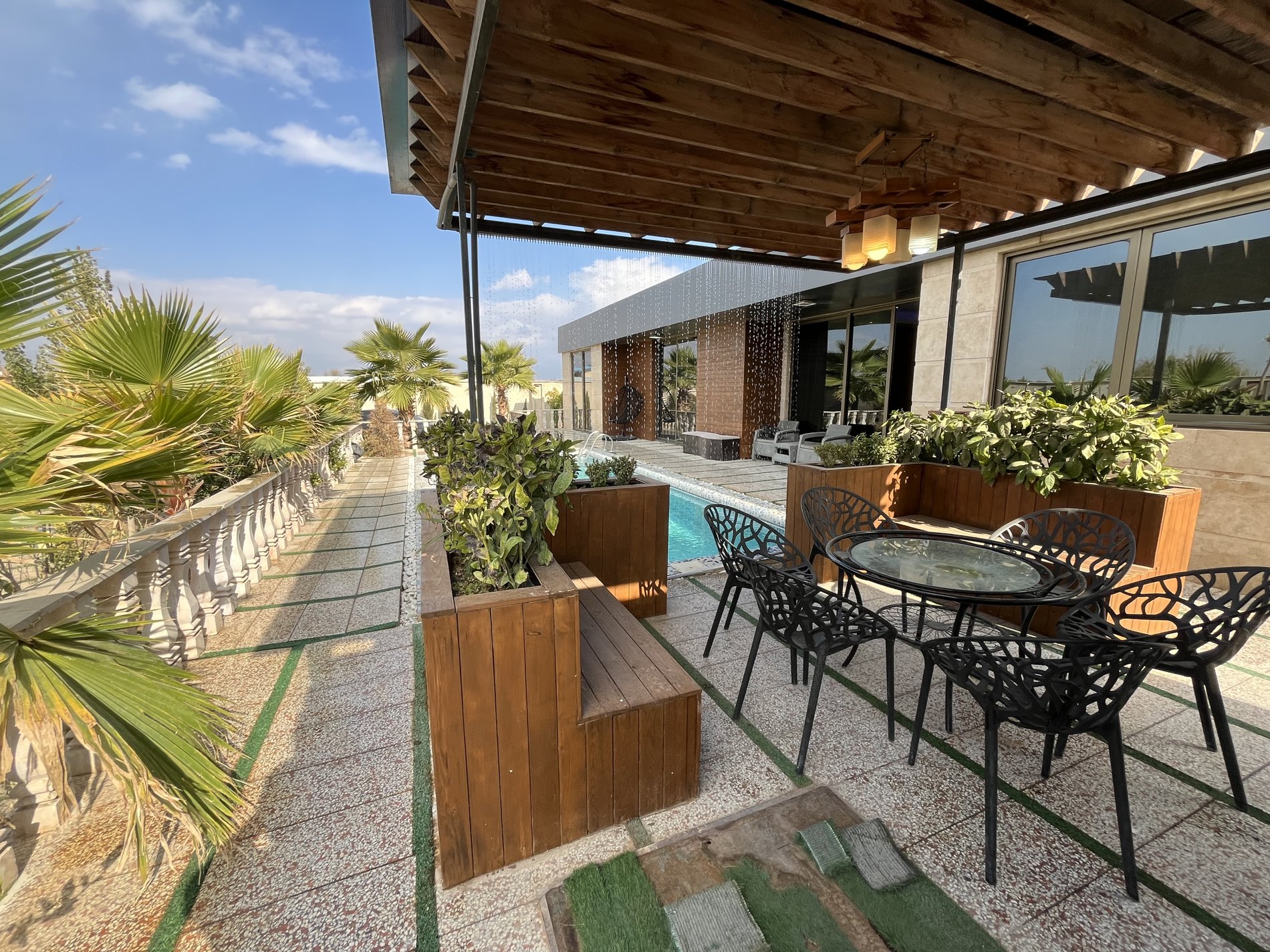 ویلا سه خوابه استخردار آبگرم آمازون