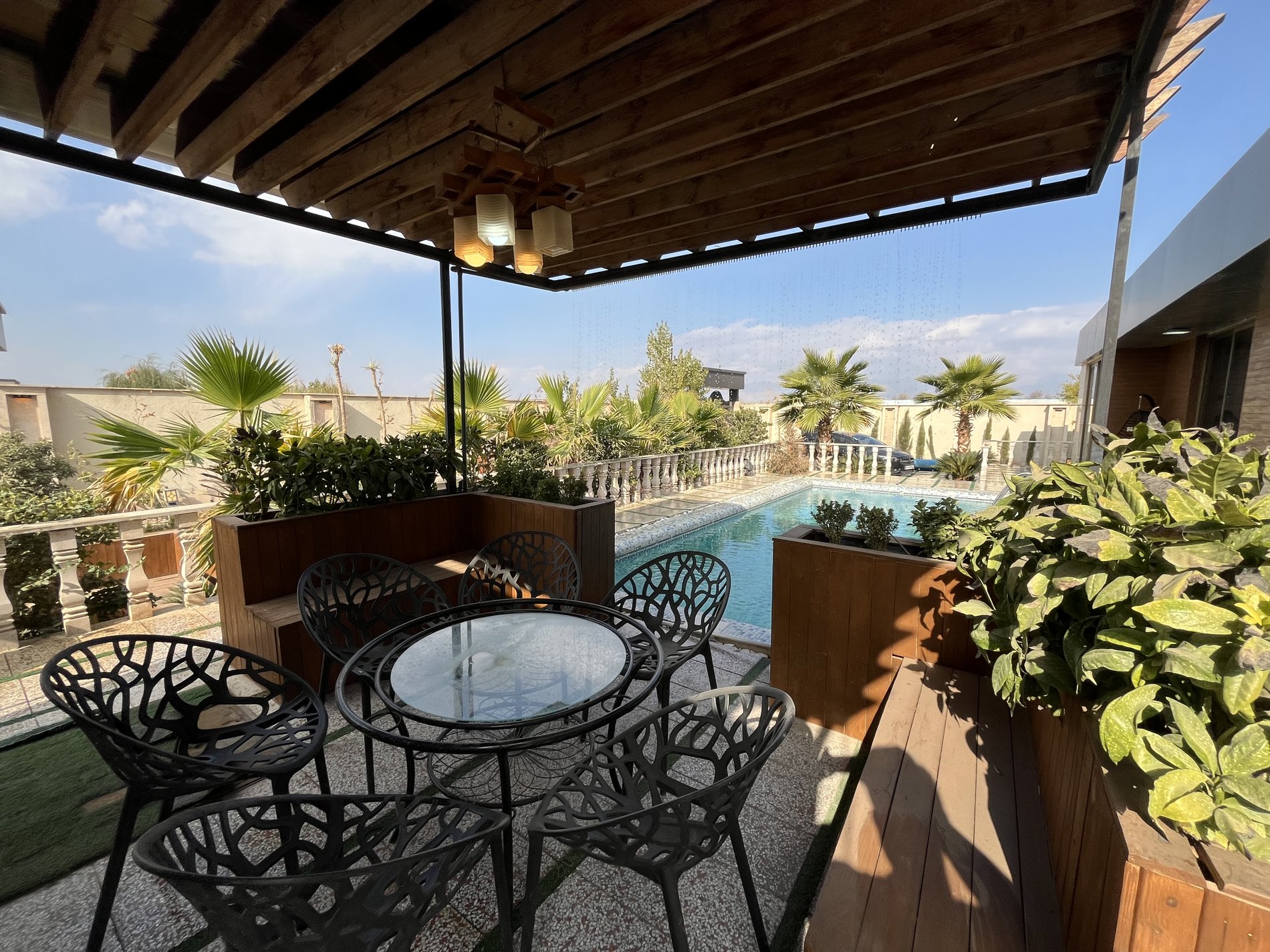 ویلا سه خوابه استخردار آبگرم آمازون