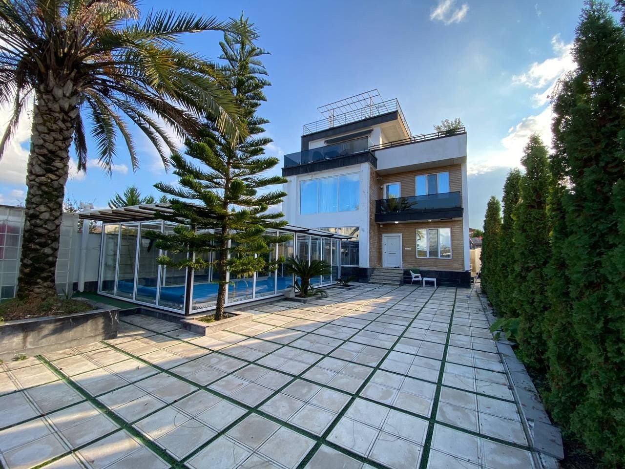 ویلا پنج خوابه تریپلکس استخردار آبگرم یاس