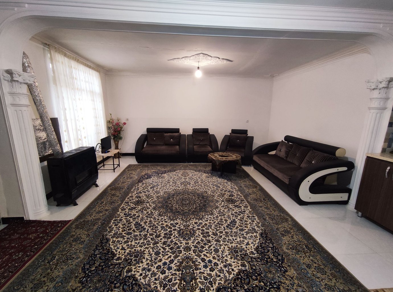 ویلا یک خوابه ساحلی نسترن - هال و پذیرایی 