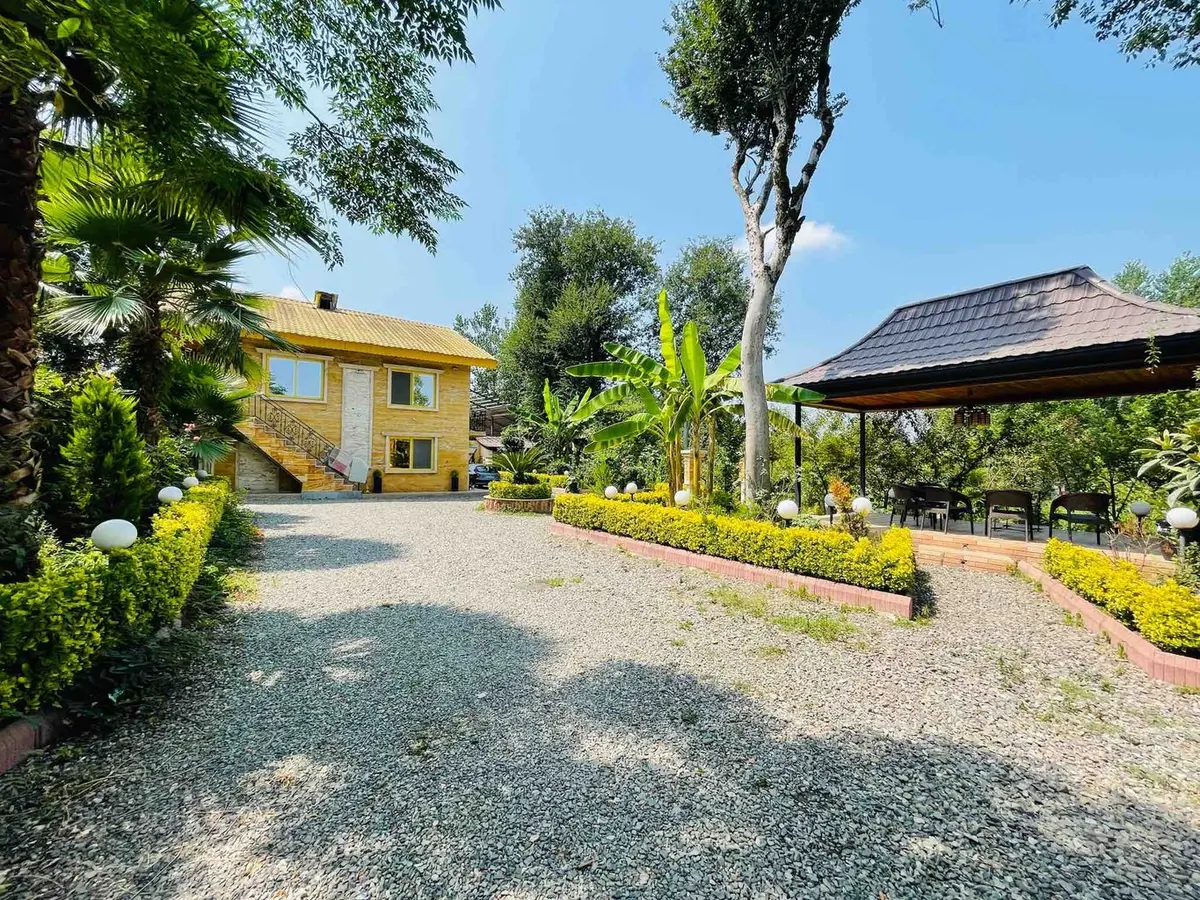 ویلا دوخوابه سپردان - نمای ساختمان و الاچیق