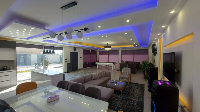 ویلا چهارخوابه استخردار آبگرم درخشان