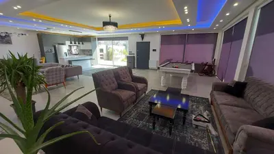 ویلا چهارخوابه استخردار آبگرم درخشان