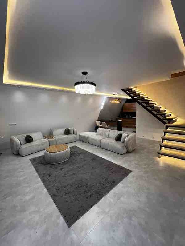 کلبه مدرن رو به دریا