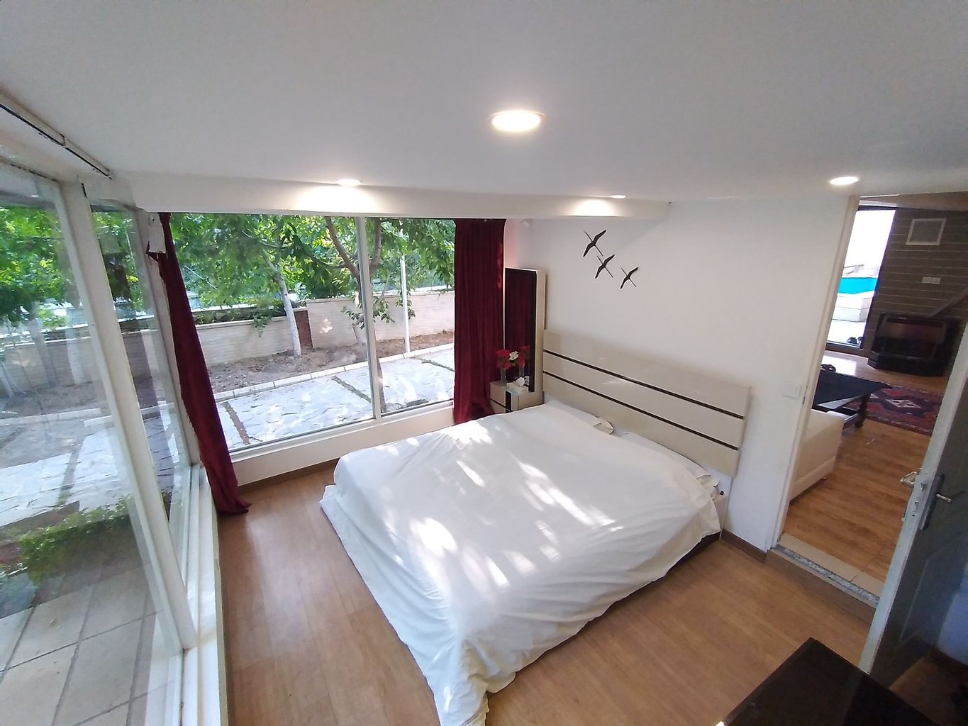 ویلا یک خوابه ماهورا - اتاق خواب شیشه ای