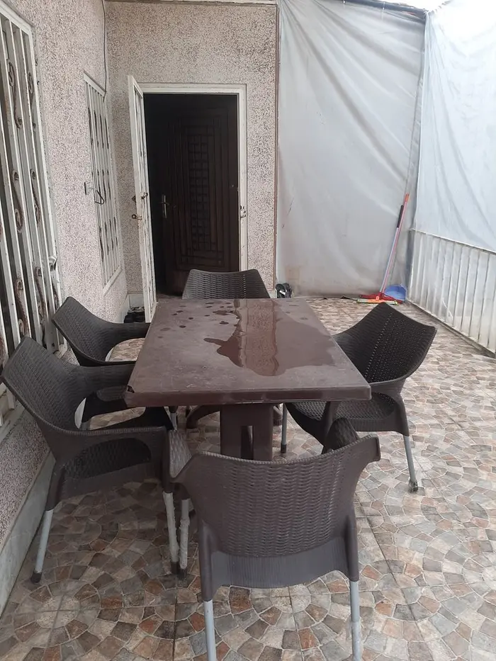 ویلا ویلا تک خواب استخر آبگرم مزرعه - میز در بالکن