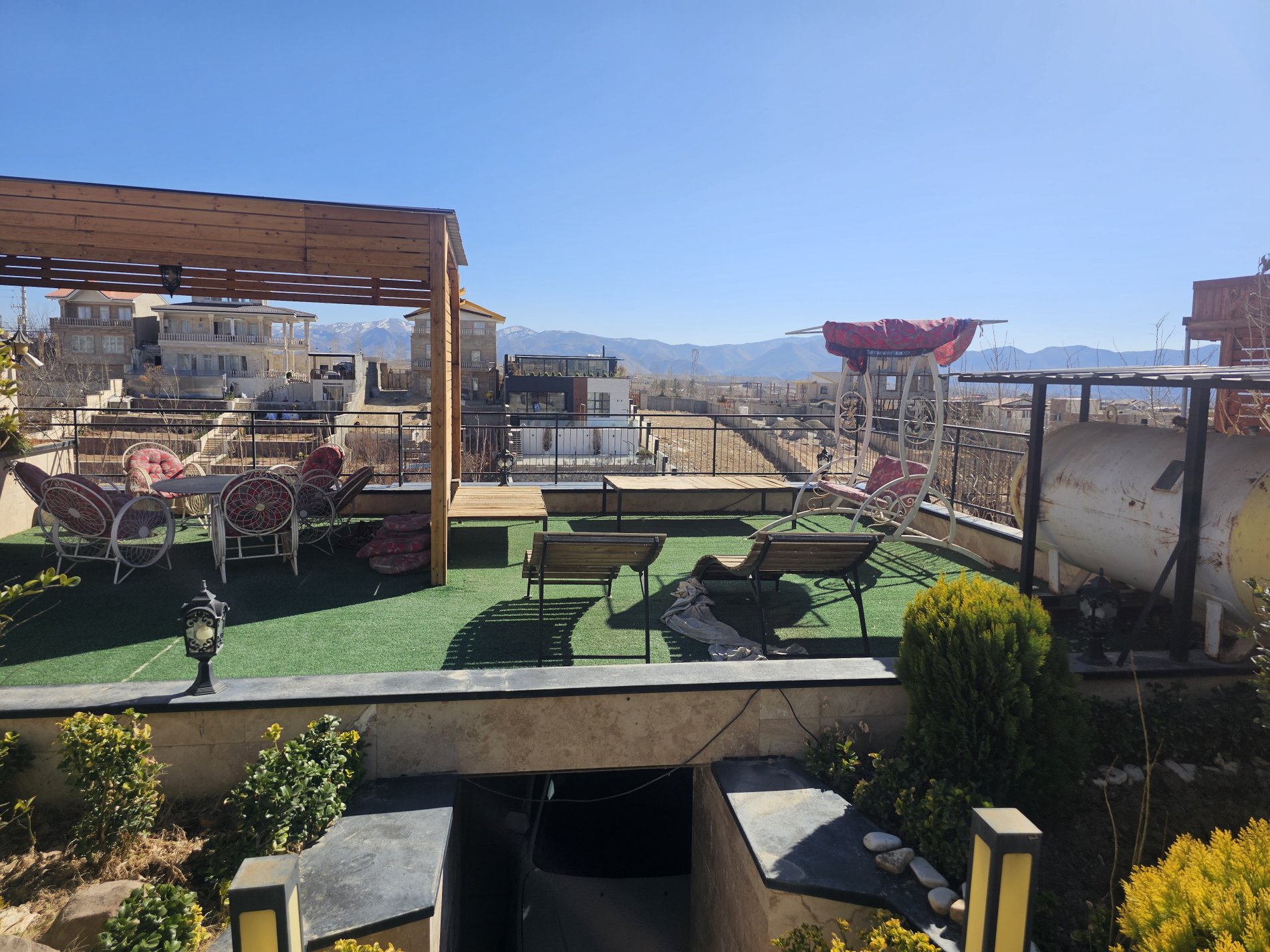 ویلا دوخوابه استخردار آبگرم ایدآل نکو