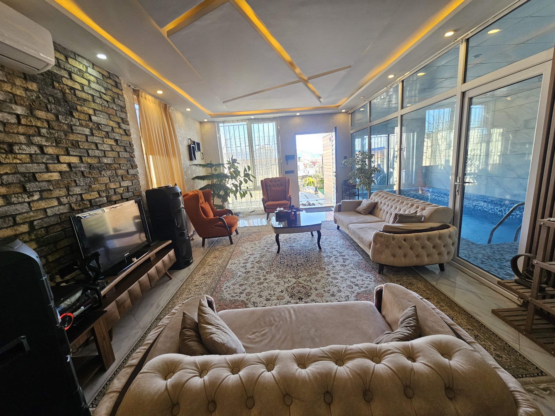 ویلا دوخوابه استخردار آبگرم ایدآل نکو