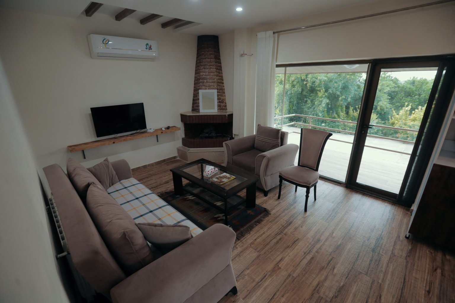 ویلا دوخوابه چشم انداز باغ 2