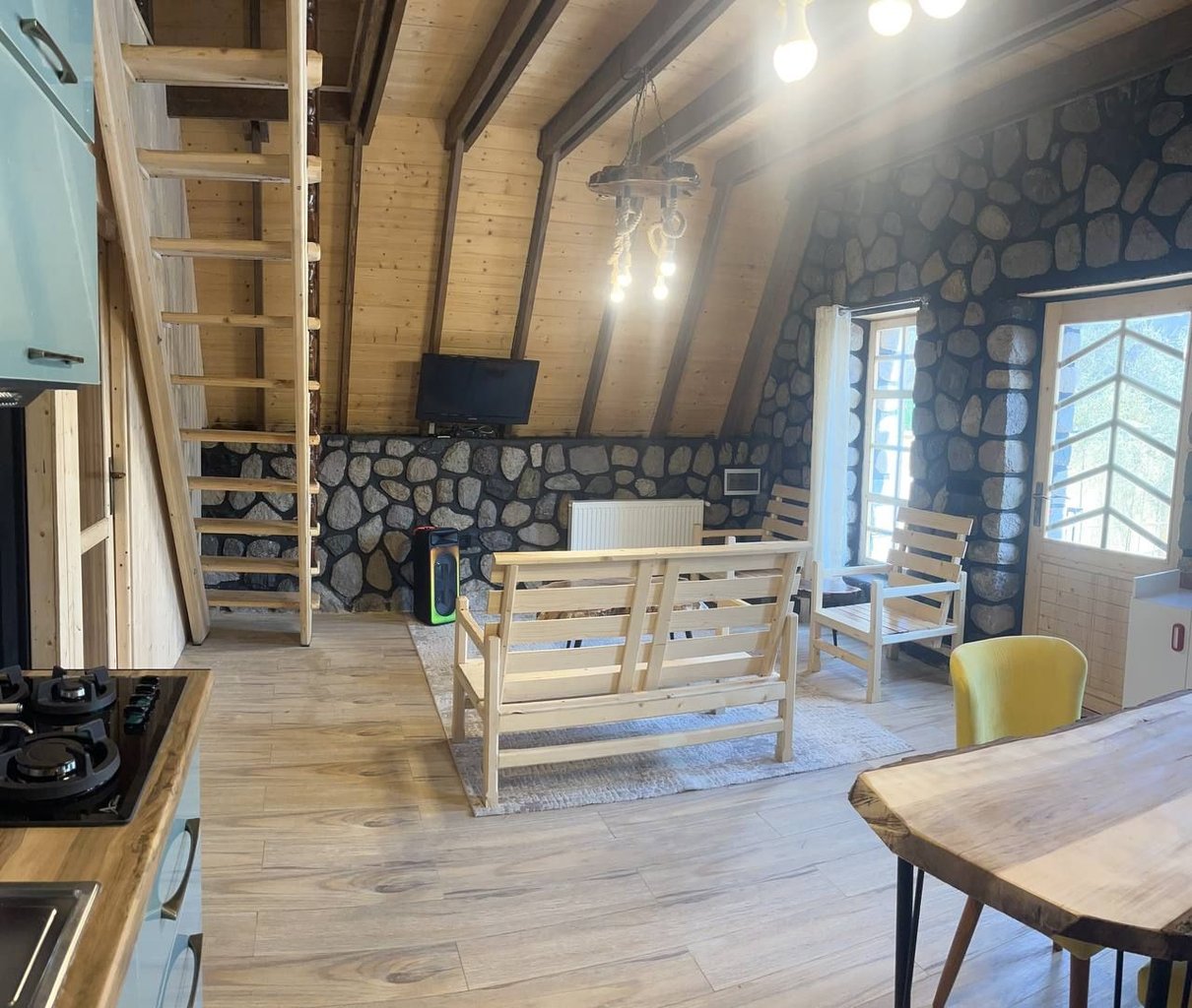 کلبه دوخوابه استخردار آبگرم دوهزار