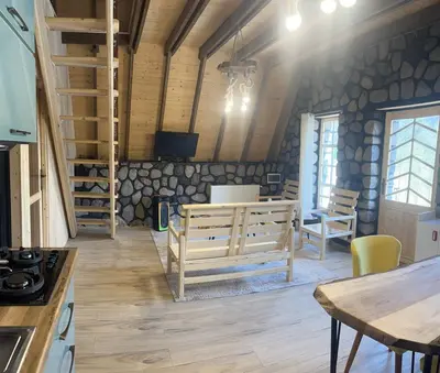 کلبه دوخوابه استخردار آبگرم دوهزار