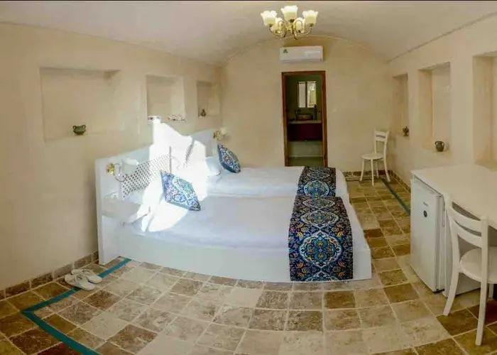 اقامتگاه سنتی یاسمین راهب - واحد دوتخته تویین ١٠٢