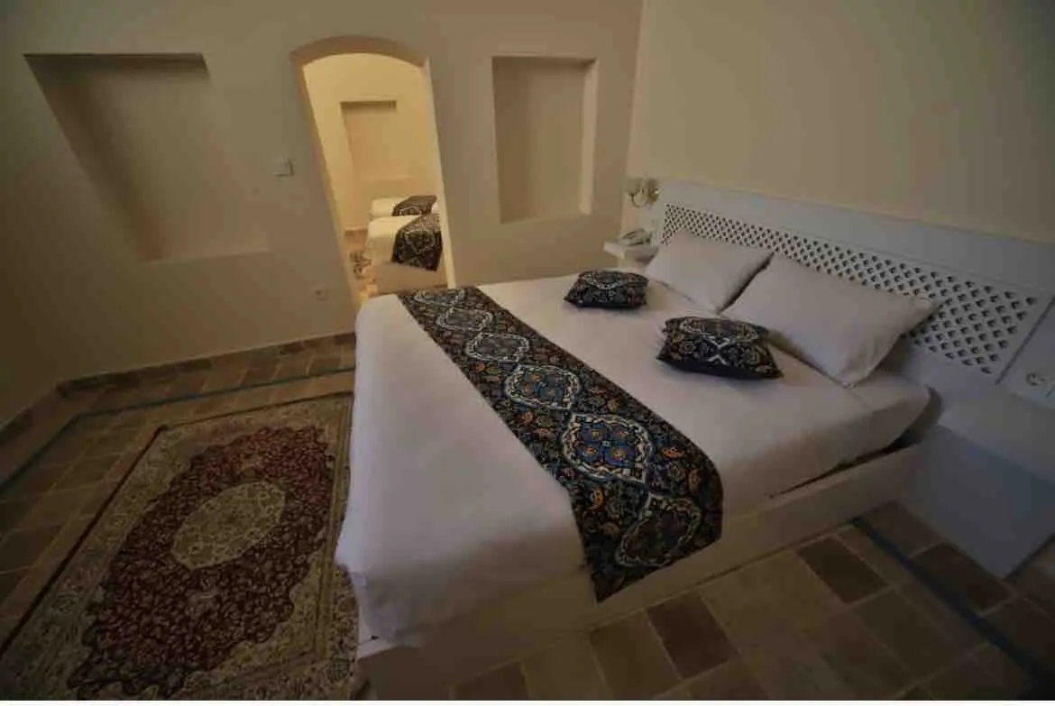 اقامتگاه سنتی یاسمین راهب - واحد چهارتخته ١٠٣