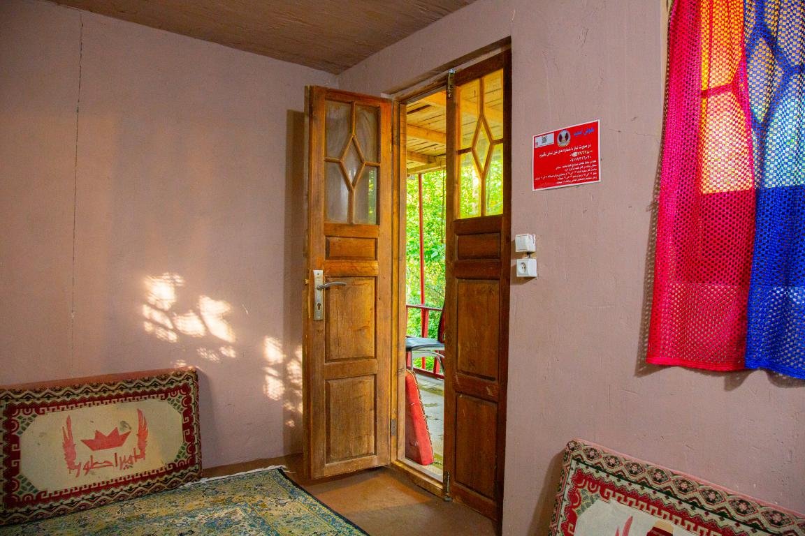 کلبه امپراطور - واحد شیون فومنی