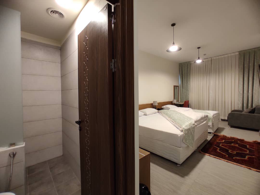 مسافرخانه شهریارنوین - واحد سه تخته ۲ کارگرجنوبی