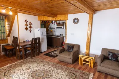 کلبه یک خوابه چوبی لیا