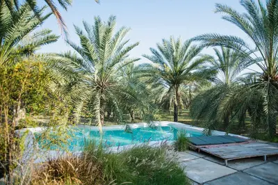 بومگردی پنج خوابه ساحلی استخردار نخلستون