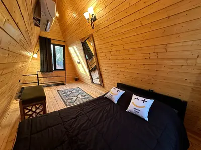 کلبه یک خوابه سوئیسی نارنجی