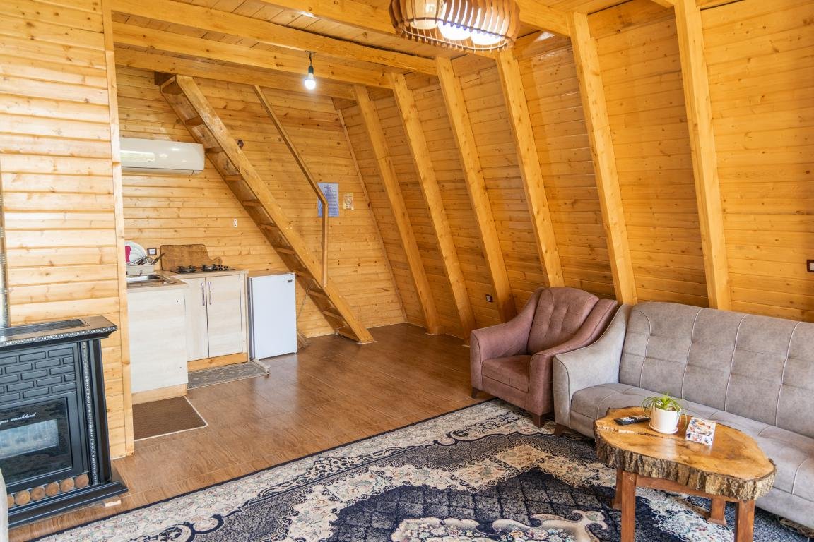 یک خوابه سوئیسی جنگلی فانوس 1