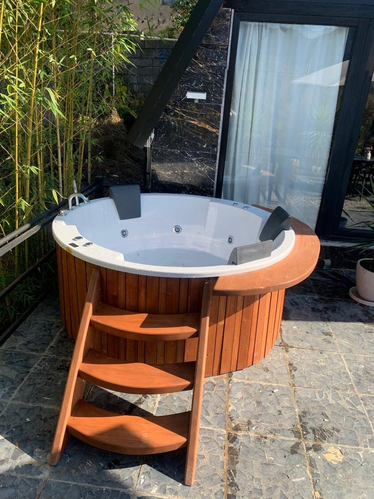 یک خوابه سوئیسی جکوزی دار کوهستان