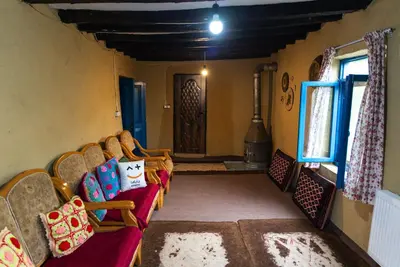 اقامتگاه سنتی سه خوابه بهار نارنج