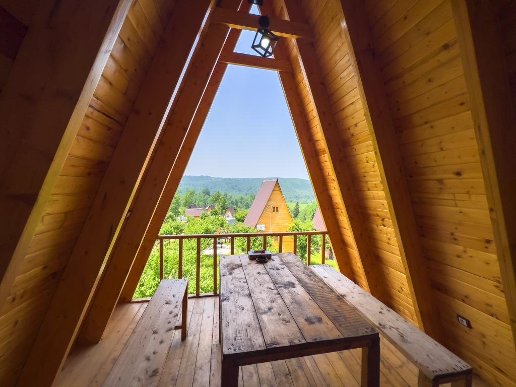 یک خوابه سوئیسی جنگلی فانوس 1