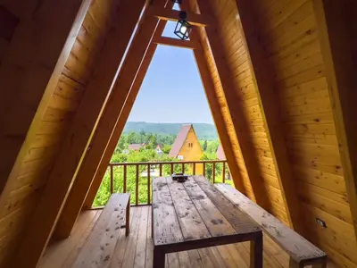 کلبه یک خوابه سوئیسی جنگلی فانوس 1